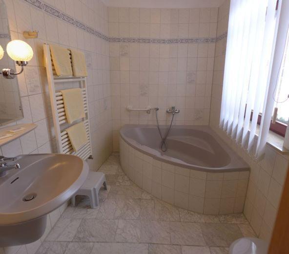 Hotel Pension Am Kurzentrum Bad Suderode Ruang foto